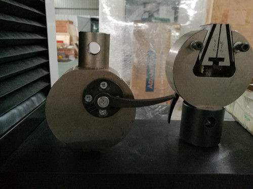 使用電子萬能試驗(yàn)機(jī)時(shí)的警告與注意